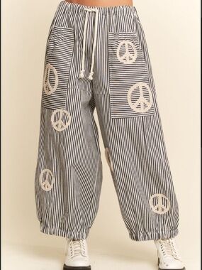 379 🦋 NEW small - 3X DAVI & DANI PEACE SIGN PINSTRIPE
PALAZZO PANTS